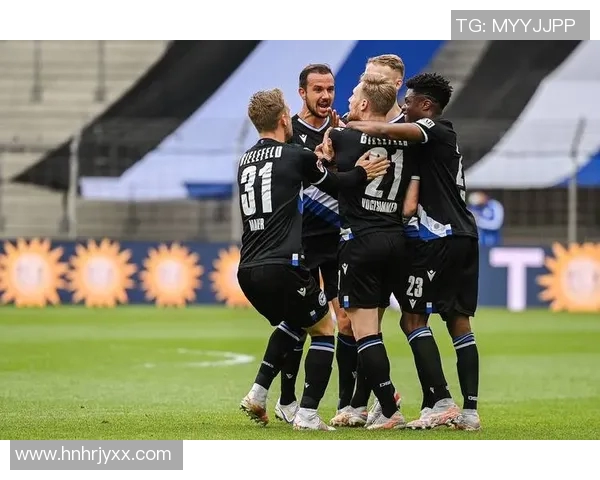 基尔队与比勒费尔德队的精彩对决分析与赛季展望 基尔队与比勒费尔德队的精彩对决分析与赛季展望