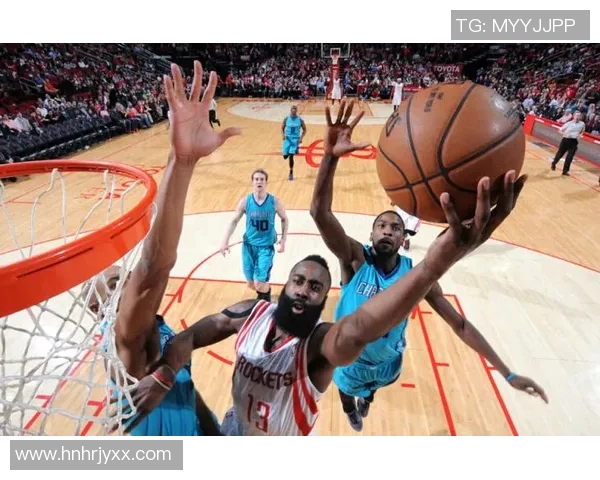 火箭队与黄蜂队激烈对决现场直播全程回顾与精彩瞬间分析 火箭队与黄蜂队激烈对决现场直播全程回顾与精彩瞬间分析