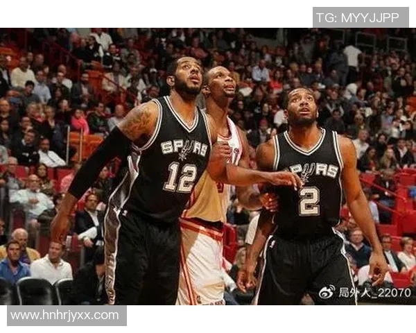 热火与马刺东部决赛第六场激战回顾球迷见证经典对决的巅峰时刻 热火与马刺东部决赛第六场激战回顾球迷见证经典对决的巅峰时刻