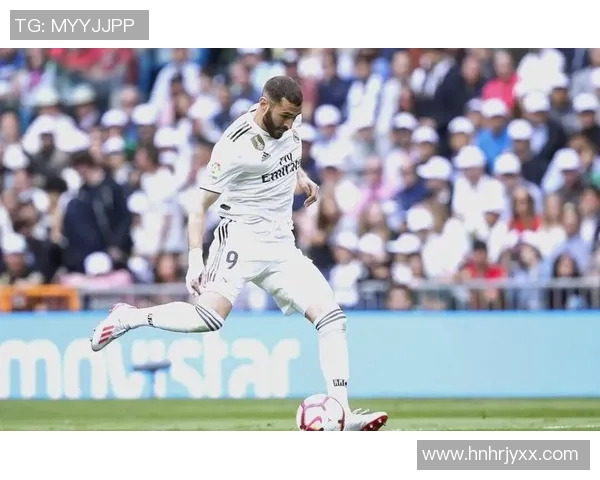 本泽马的传奇之路：从青涩少年到世界足坛巨星的蜕变与辉煌